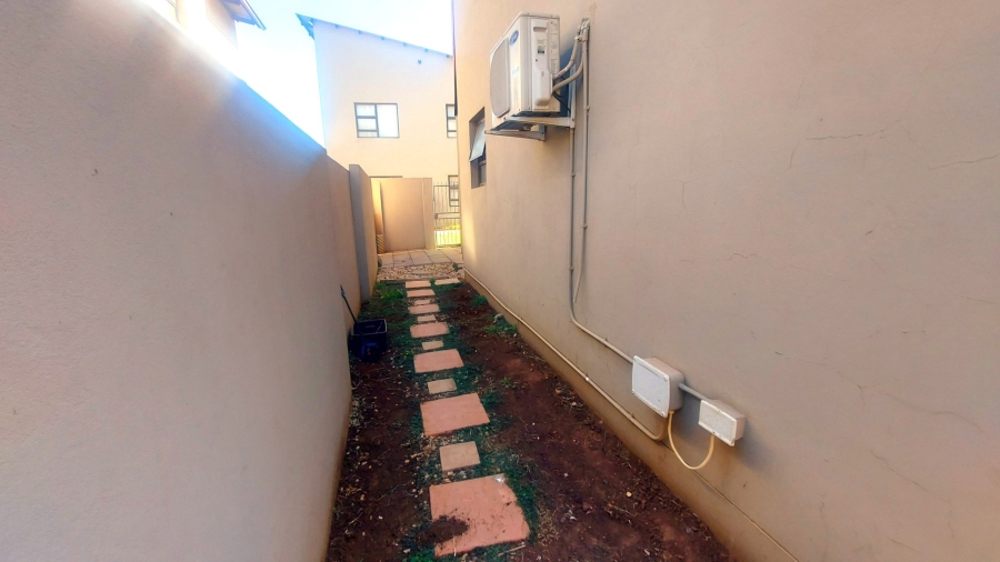 2 Bedroom Property for Sale in Gateway Manor North West